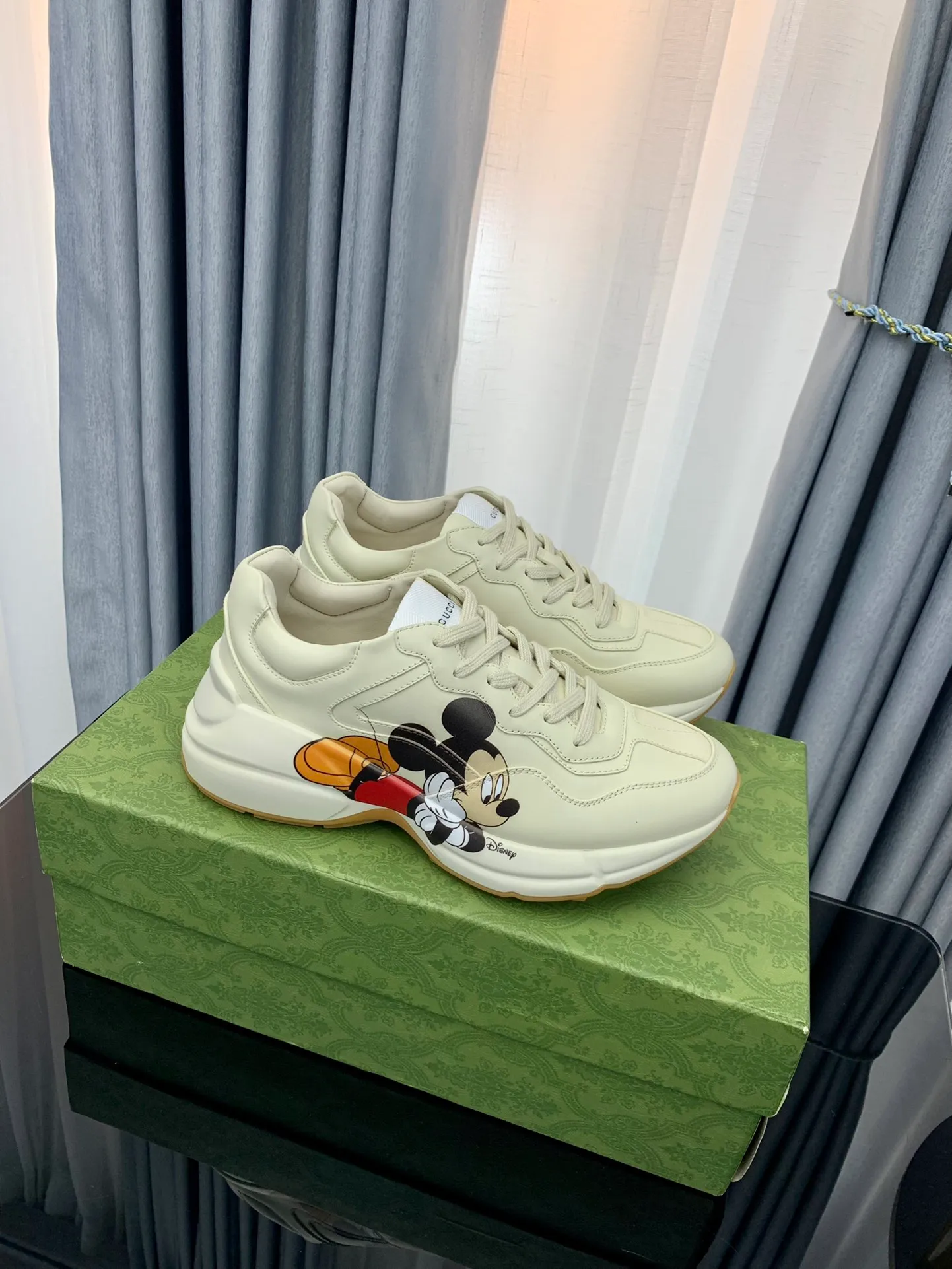 👟👟Ex-factory price 480👟👟 Women's shoes factory Gucci dad shoes for couples, distressed leather horn-shaped retro jogging shoes. The Balenciaga grandpa trend has subsided, ushering in GUCCI dad shoes, the trend leader in the fashion industry. Original shoe mold opening, original last from Italian handmade foundry! [Gucci original dad shoes] Original surface: imported calfskin! Lining: Grade A hybrid lambskin! Outsole: The highest restoration sole. TPU material plus wear-resistant foam (anti-wear cushioning) ivory leather has been processed with an old-fashioned effect. The sole is 5cm high! The comfort level is excellent, killing all high-end versions on the market! Original logo outsole! 👣Size: Women’s size 35-40. Men's size 38-45. Women's heel with 🈚️logo! Men's heel with 🈶️logo!